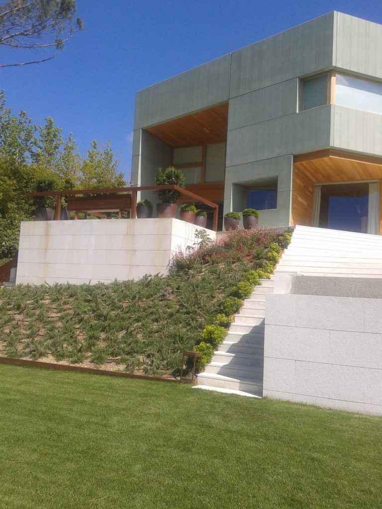 Chapado Y Escalera Exterior Granito Gris