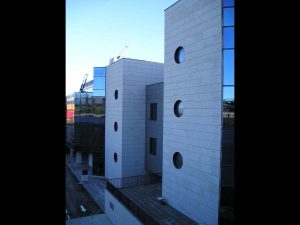Edificio Oficinas Con Fachada Ventilada En Granito 6