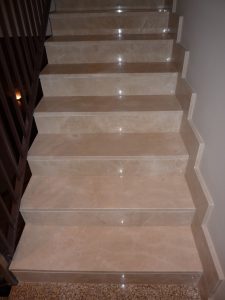 Escalera Crema Marfil