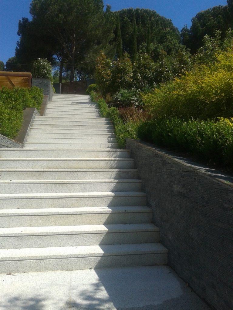 Escalera Exterior Granito Gris