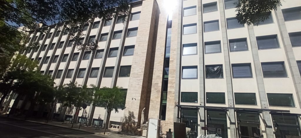 Fachada Caliza Blanca Y Travertino Amarillo 1