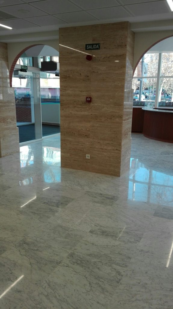 Travertino Y Blanco Italiano